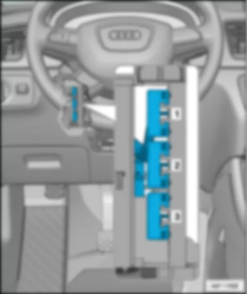 AUDI Q3 2015 Fuses on left under dash panel