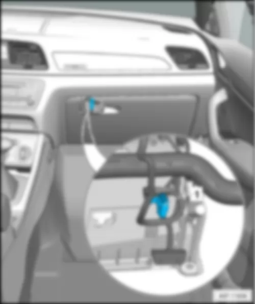 AUDI Q3 2016 Штекерная колодка перчаточного ящика