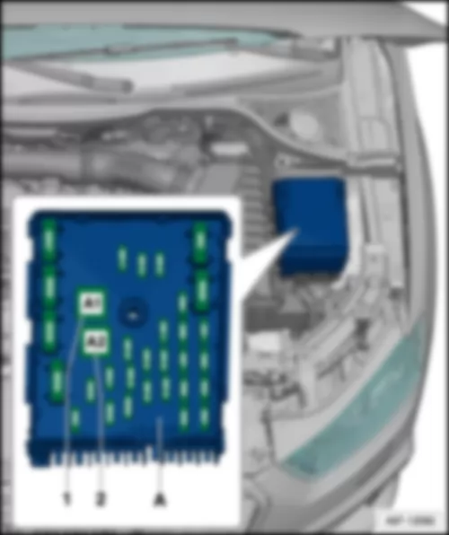AUDI Q3 2016 Расположение реле на коммутационном блоке с АКБ в багажном отсеке с мая 2013 г.