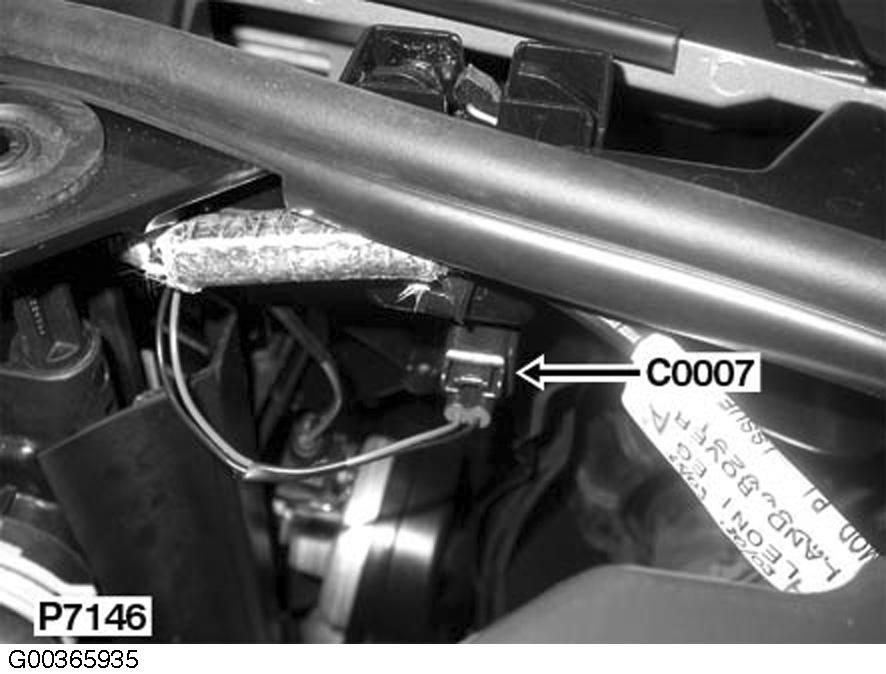 Land Rover LR3 SE 2005 - Component Locations -  Right Front Of Engine Compartment