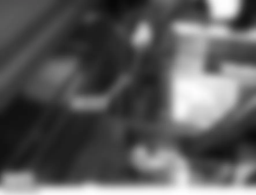 Land Rover LR3 HSE 2006 - Component Locations -  Right Side Of Engine Compartment