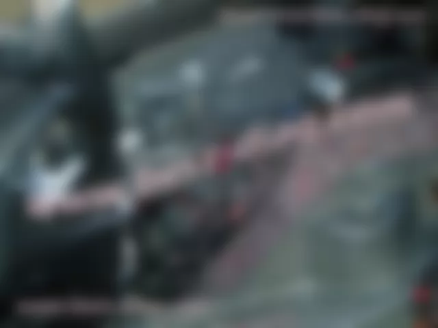 Где находится  Z235/1 - Соединительная муфта цепи 30 электронного стояночного тормоза - для Mercedes-Benz SLK-class (R172) 2011-2020