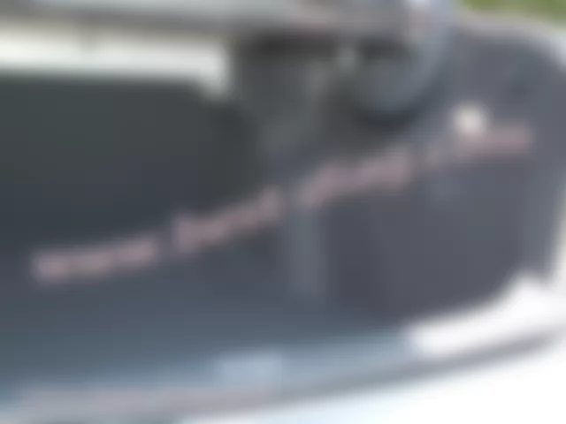 Где находится  E18/4 - Фонарь правого багажного отделения - для Mercedes-Benz C-class (W204) 2007—2014