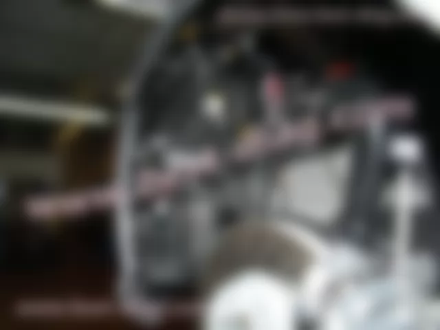 Где находится  E1m1 - Электродвигатель привода регулировки угла наклона левой фары - для Mercedes-Benz C-class (W204) 2007—2014