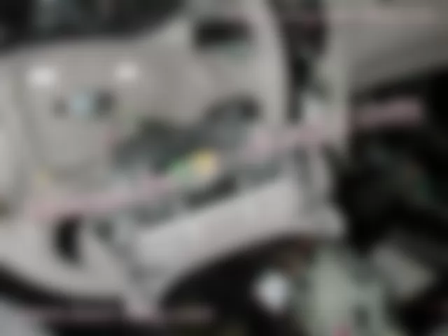 Где находится  R12/13 - Пиропатрон зажигания подушки безопасности водителя 1 - для Mercedes-Benz CLK-class (W209) 2002—2009