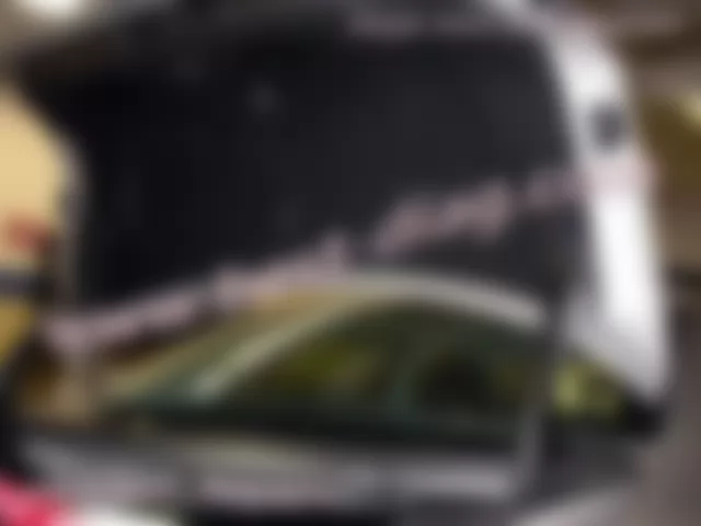 Где находится  S88/10 - Выключатель аварийной разблокировки крышки багажника - для Mercedes-Benz E-class (W211) 2002—2009