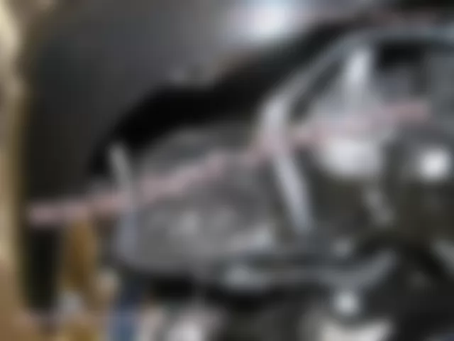 Где находится  M44 - Циркуляционный насос охладителя наддувочного воздуха - для Mercedes-Benz E-class (W211) 2002—2009