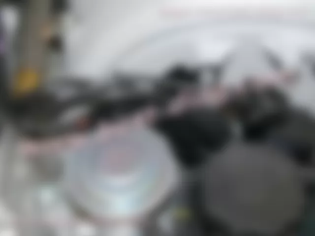 Где находится  X81/4 - Разъем жгута проводов двигателя / привода дроссельной заслонки - для Mercedes-Benz S-class (W221) 2005—2013