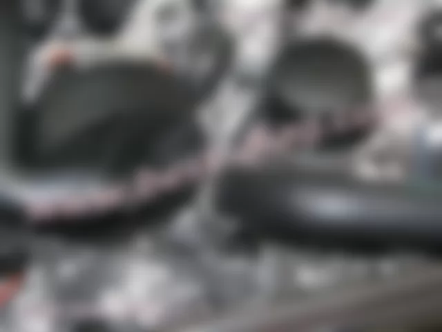 Где находится  Y110 - Трехдисковый термостатический клапан - для Mercedes-Benz S-class (W221) 2005—2013