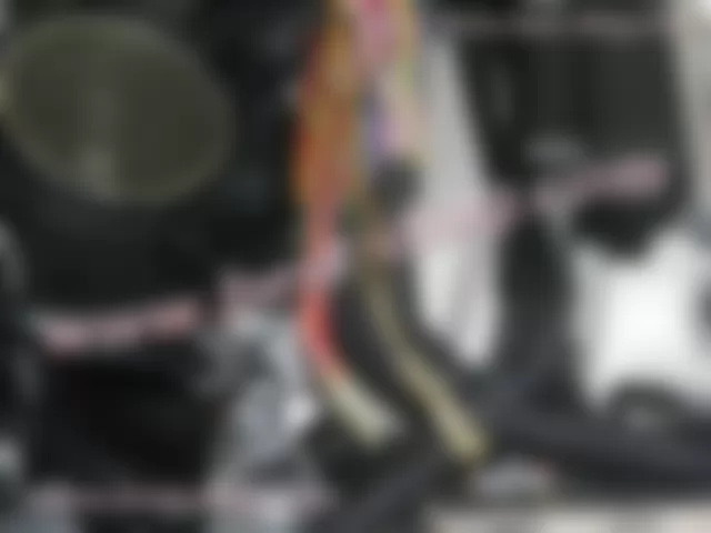 Где находится  Z7/44z2 - Муфта соединителя заземления датчика - для Mercedes-Benz S-class (W221) 2005—2013