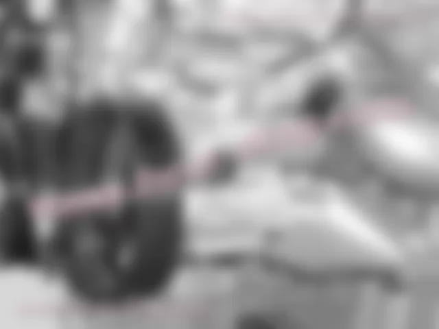 Где находится  Y10/1 -  - для Mercedes-Benz S-class (W221) 2005—2013