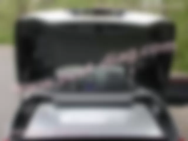 Где находится  S62/21 - Кнопочный выключатель крышки багажника, Keyless Go - для Mercedes-Benz SL-class (R230) 2001—2011