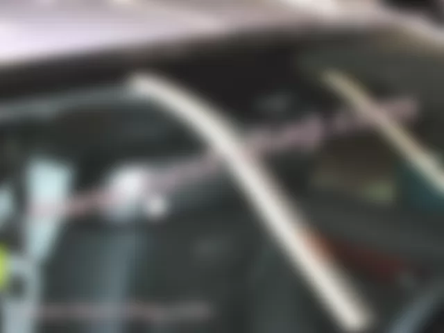 Где находится  A67h1 - Датчик внутреннего зеркала заднего вида с автоматическим затемнением, передний - для Mercedes-Benz SL-class (R230) 2001—2011