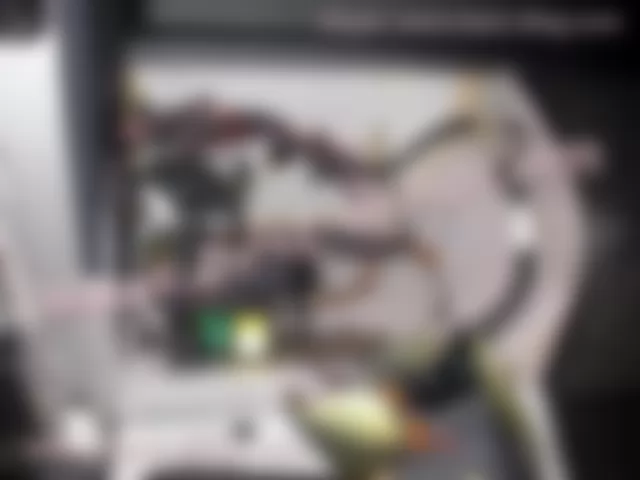 Где находится  Z101 - Гильза разъема реле топливного насоса Intank - для Mercedes-Benz G-class (W463) 1990—2012