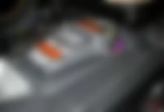 Mercedes-Benz R320 2007 - Component Locations - Under Front Of Center Console