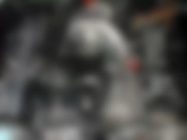 Mercedes-Benz R63 2007 - Component Locations - Top Of Engine (M642)