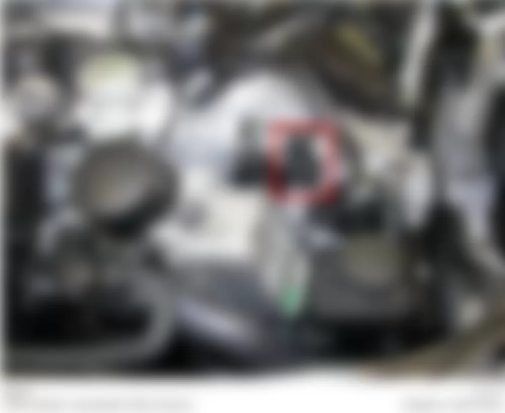 Mercedes-Benz E63 2010 - Component Locations -  Front Of Engine (3.5L Shown; 5.5L Similar)